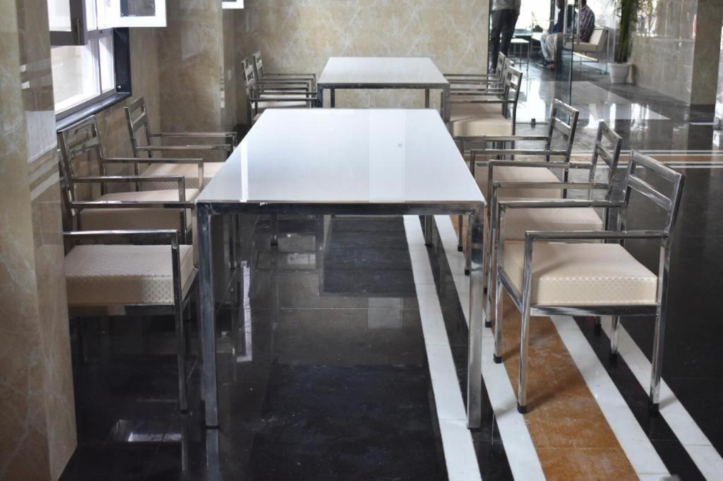 Hotel Royal Country Club Varanasi Exterior foto